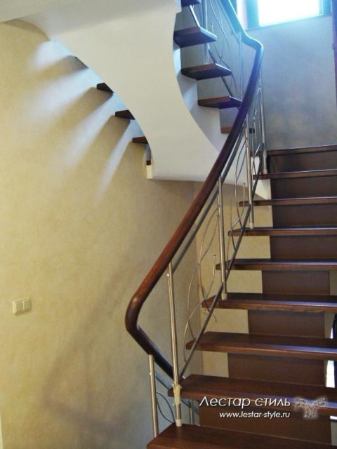 Отделка бетонной лестницы гнутый поручень