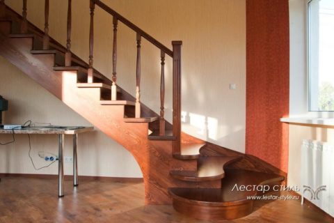 Лестница из массива сосны