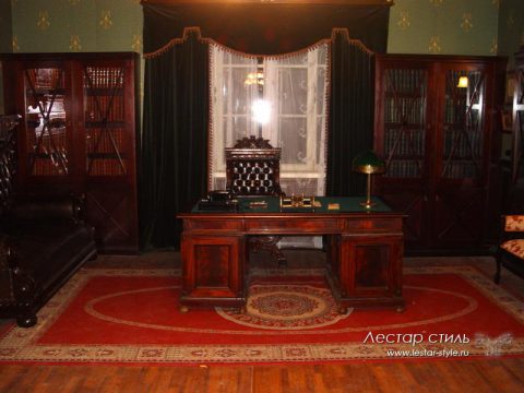Отделка кабинета филенками, мебель из массива (декорации к/ф Стиляги)
