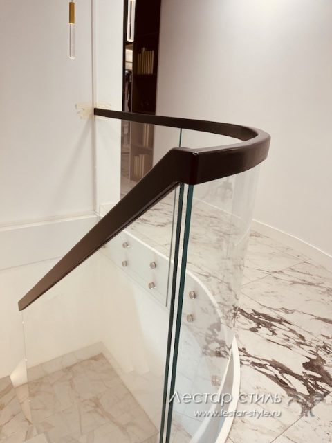 изогнутый поручень