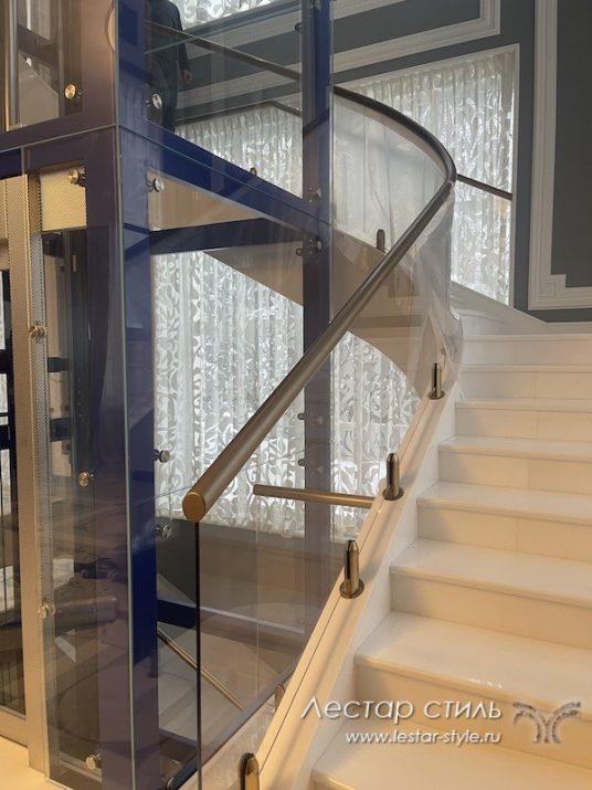 Гнутый поручень