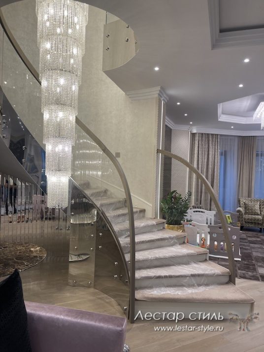 Ограждение с гнутым стеклом