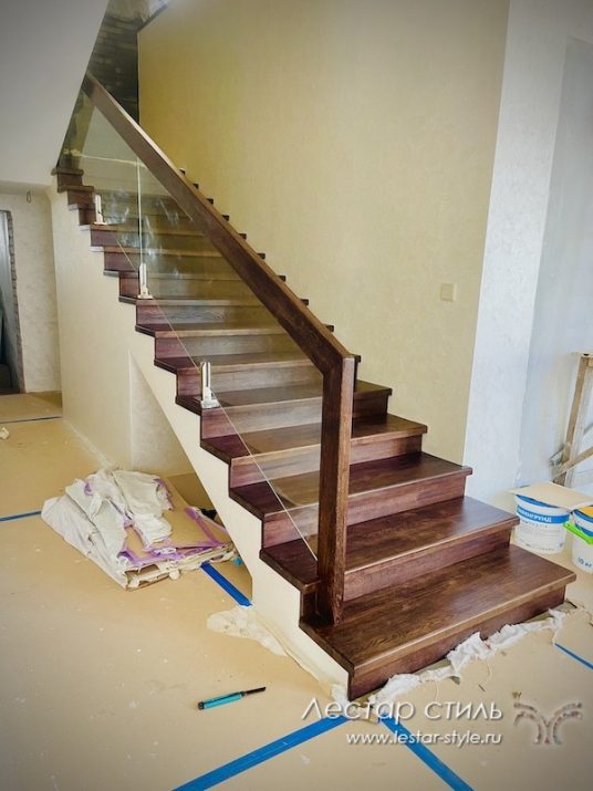 Лестница со стеклом